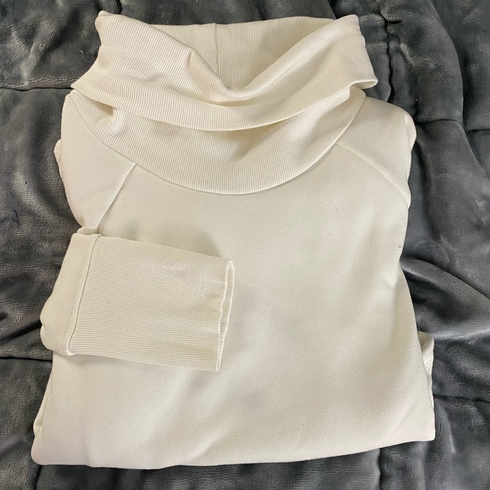 COZY TURTLENECK SWEATER